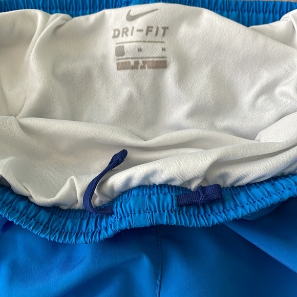 Girls, Nike dri-fit shorts size medium in good used condition - Picture 3 of 3